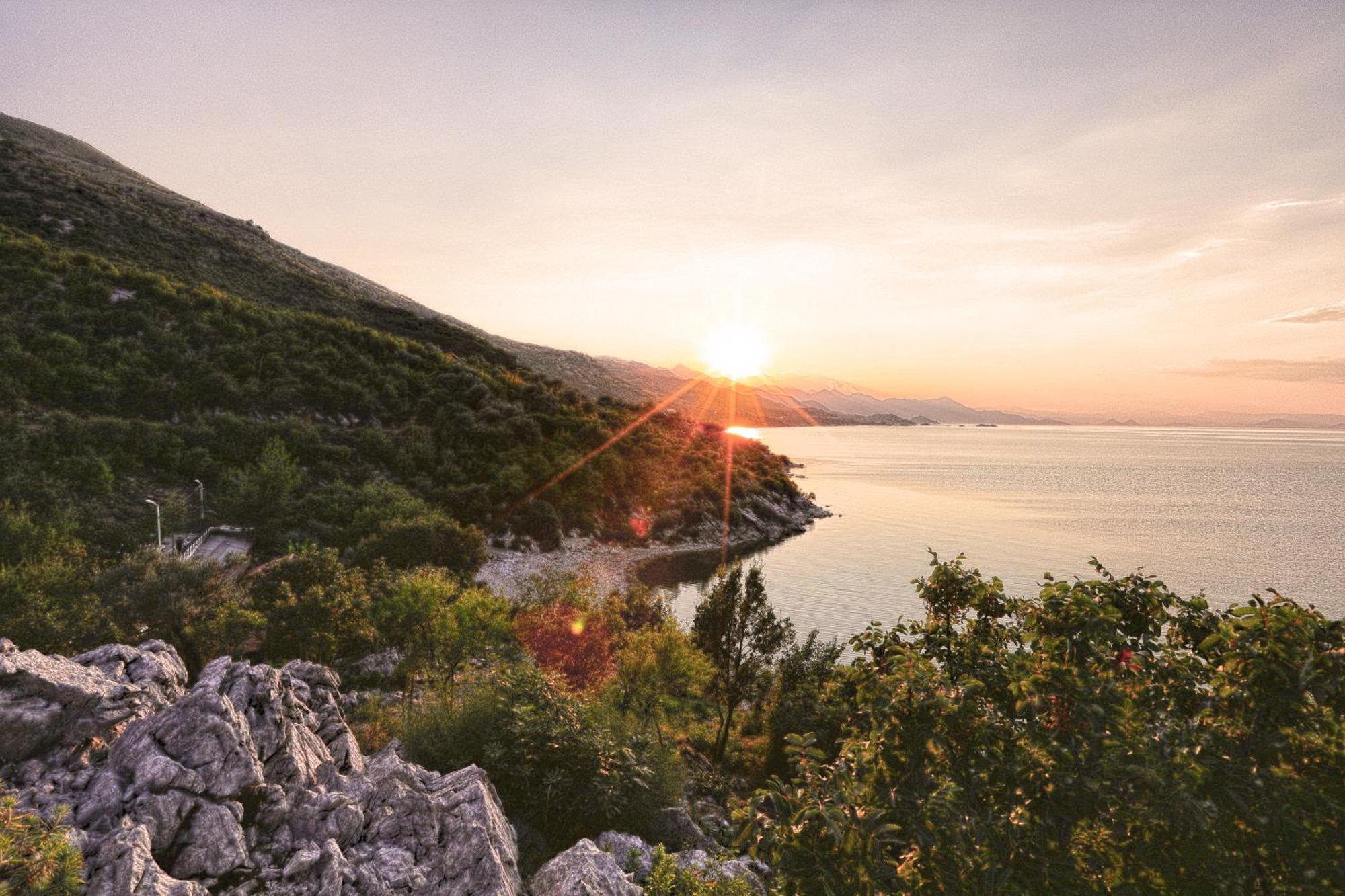 Hotel Labiatan Zogaj  Bagian luar foto