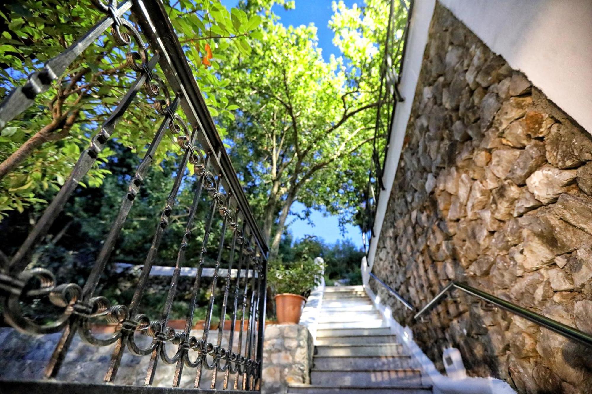 Hotel Labiatan Zogaj  Bagian luar foto