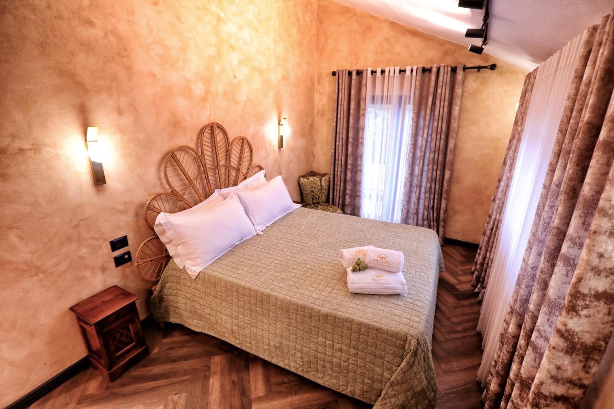 Hotel Labiatan Zogaj  Bagian luar foto